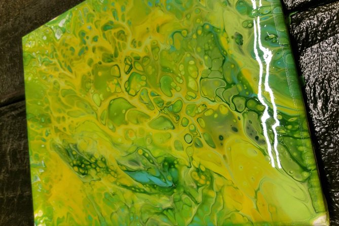 Acrylic Pour Painting Class in Estes Park, Colorado - Entering The Studio On Moraine Ave: Setup and Vibe