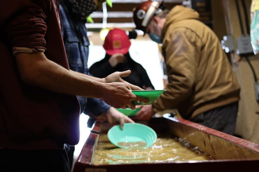 Colorado: Red Rocks, Dinosaur Tracks, & Gold Mine Tour - Price and Value: Does $169 Make Sense for Your Day?
