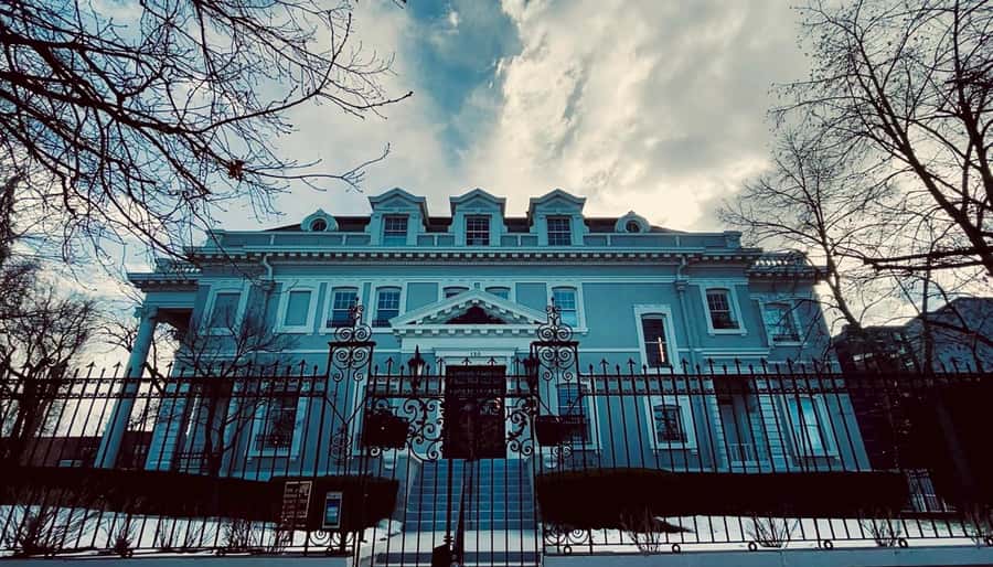 Denver: Twilight Ghost Walking Tour - Public landmarks: Colorado State Capitol and Poets Row stories
