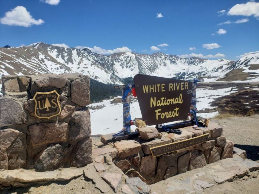 From Denver: Breckenridge and Rocky Mountains Guided Tour - From Union Station to Red Rocks: the view starts fast