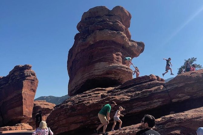 Private Colorado Springs Tour: Garden of the Gods and Pikes Peak - Broadmoor Hotel stop: a quick iconic break (and a reality check about lunch)