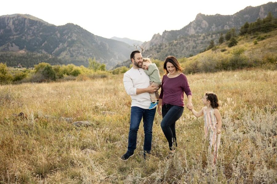 Scenic Mountain Photoshoot in Boulder, Colorado - Timing and Weather: Weekdays, Flexibility, and No Stress